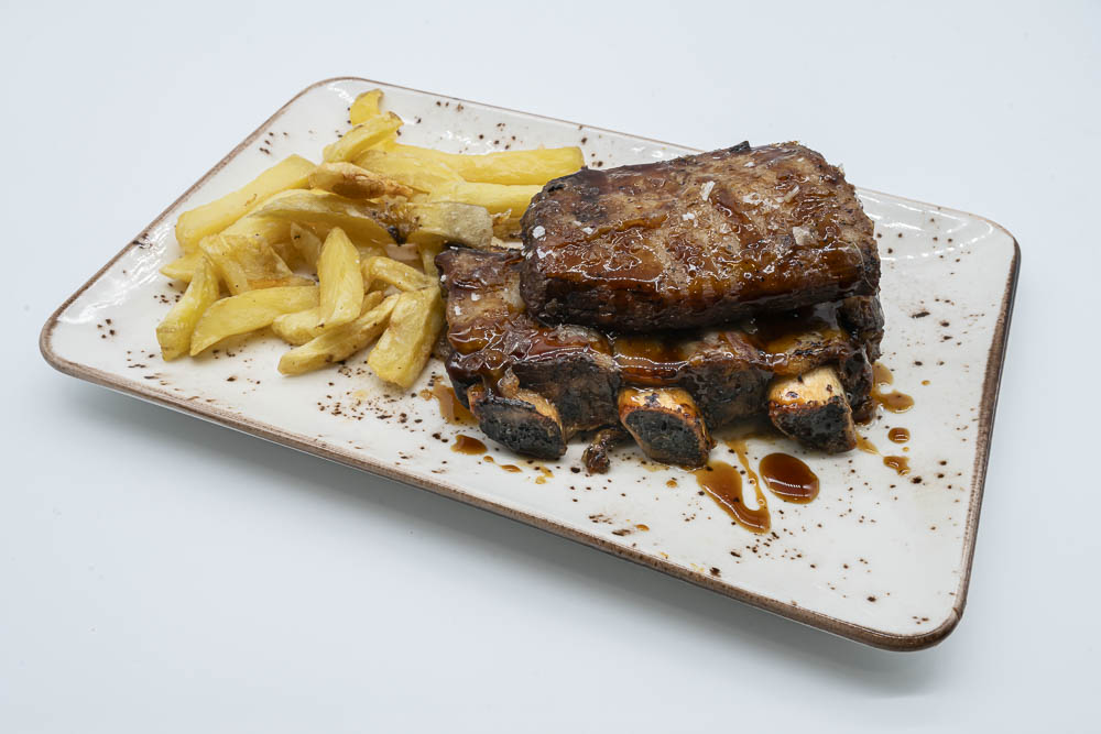 Costillas de ternera a baja temperatura con teriyaki y cremoso de patatas