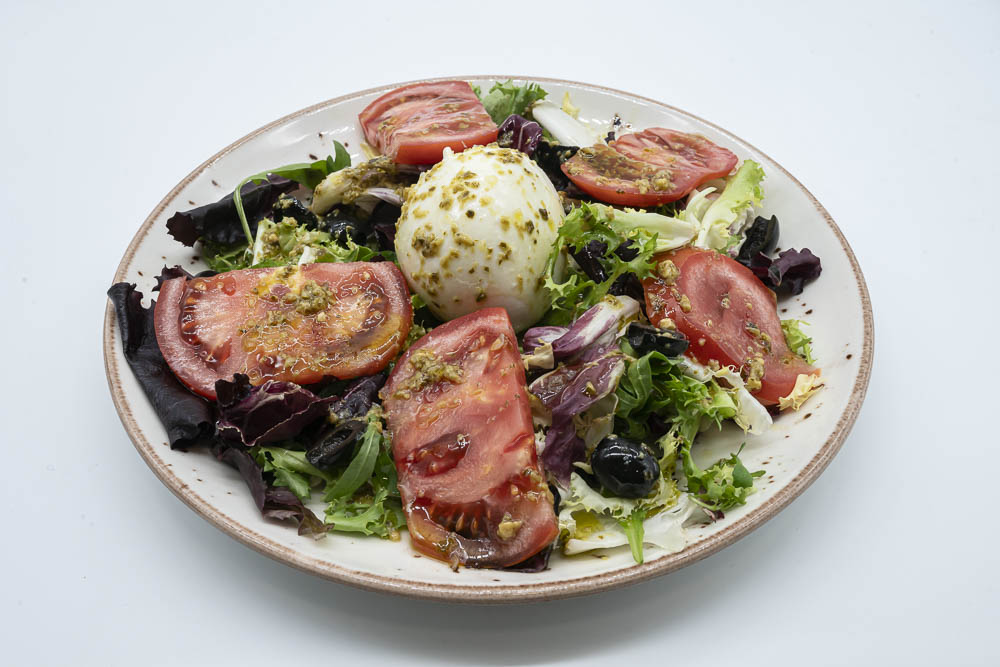 Ensalada de burrata al pesto